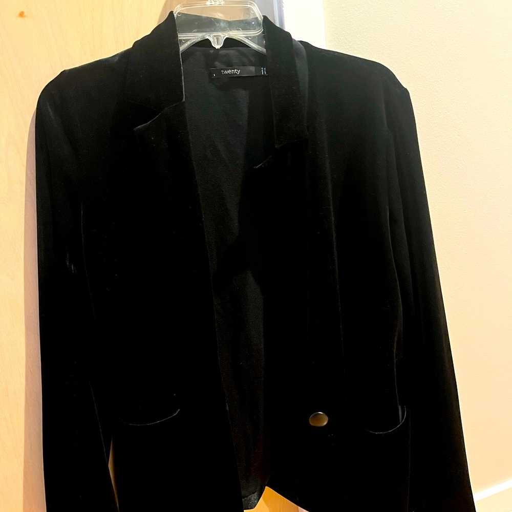 Twenty velvet blazer.